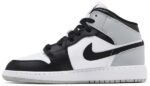 Air Jordan 1 Mid Older Kids' Shoes - Image 4