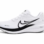 Nike Air Alpha Zoom Runner in white and black.